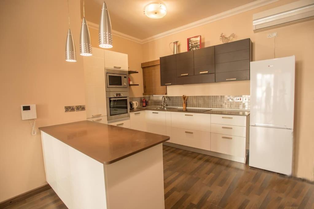 Bugibba Square Seaview 3 Bedroom Apartment San Pawl il-Baħar Zewnętrze zdjęcie